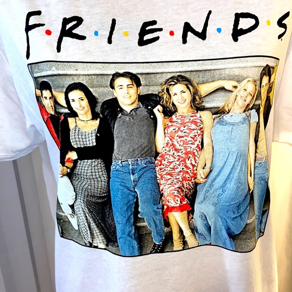 NWT! FRIENDS Graphic Tee S - Picture 5 of 7
